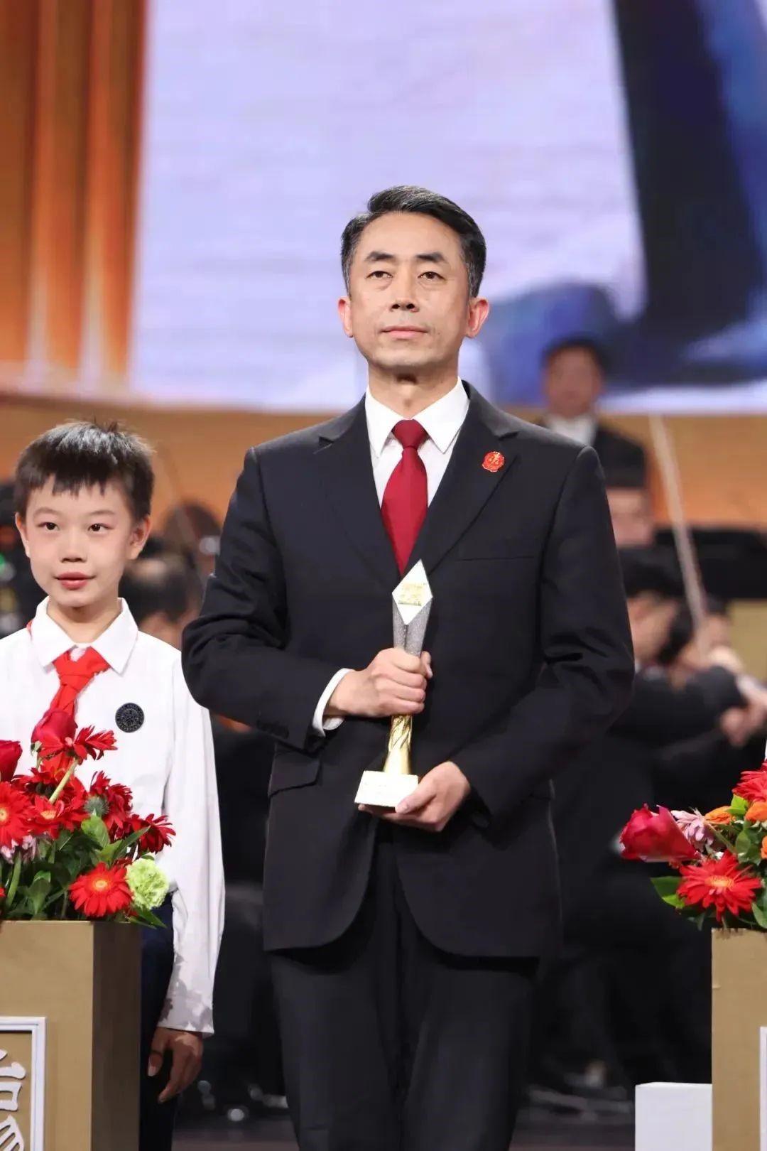 喜报丨我院杰出校友丁宇翔荣获“2024年度法治人物”荣誉称号